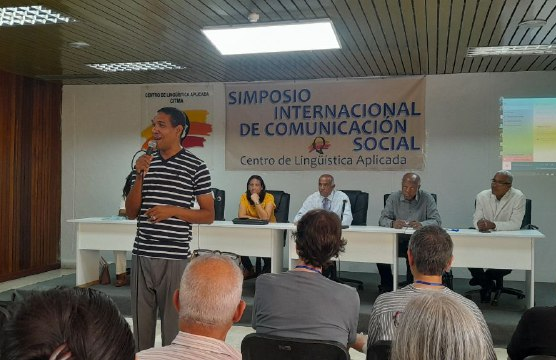 0120 simposio comunicacion social stgo2