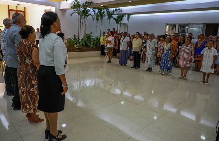 Condecoran a Vice Primera Ministra con Distinción 23 de Agosto Condecoran a Vice Primera Ministra con Distinción 23 de Agosto