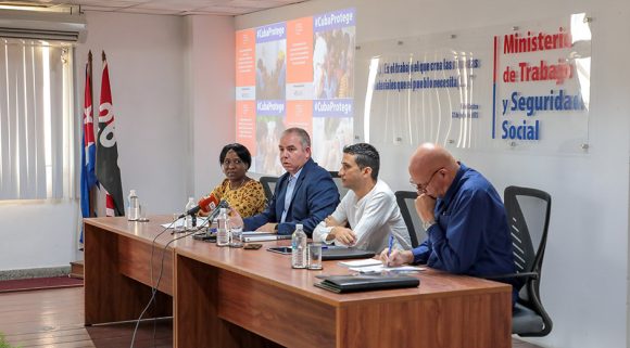 Realizan conferencia de prensa sobre el incremento de pensiones a jubilados. Foto: Abel Padrón Padilla/ Cubadebate. Realizan conferencia de prensa sobre el incremento de pensiones a jubilados. Foto: Abel Padrón Padilla/ Cubadebate.