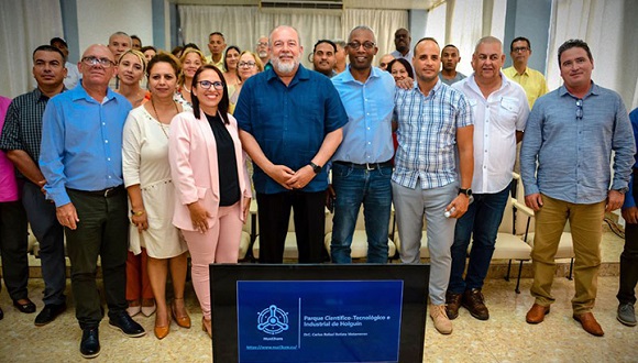 Marrero Cruz resaltó que la definición de prioridades, la integración de nuevas formas de gestión no estatal. Foto: ACN. Marrero Cruz resaltó que la definición de prioridades, la integración de nuevas formas de gestión no estatal. Foto: ACN.