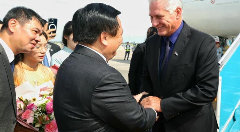 Presidente Díaz-Canel llega a Vietnam Presidente Díaz-Canel llega a Vietnam
