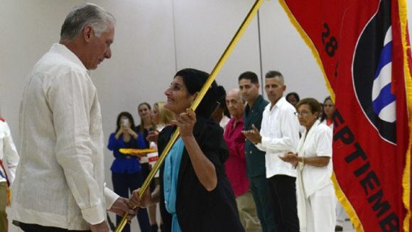 Miguel Díaz Canel participa en la celebración por el 65 aniversario de los Comités de Defensa de la Revolución (CDR) Miguel Díaz Canel participa en la celebración por el 65 aniversario de los Comités de Defensa de la Revolución (CDR)