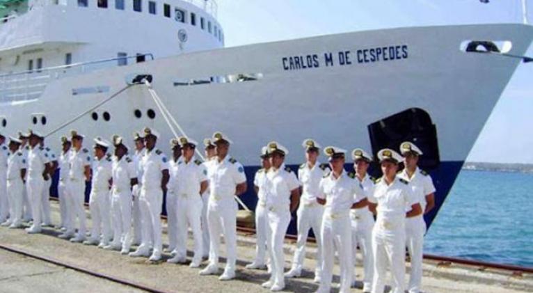 Felicita Raúl a la Marina de Guerra Revolucionaria Felicita Raúl a la Marina de Guerra Revolucionaria