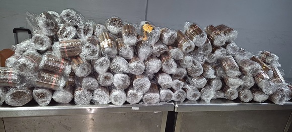 Más de 4 400 tabacos sueltos y con anillas incautados en el aeropuerto de La Habana. Foto: @vicejefeagr/ X Más de 4 400 tabacos sueltos y con anillas incautados en el aeropuerto de La Habana. Foto: @vicejefeagr/ X